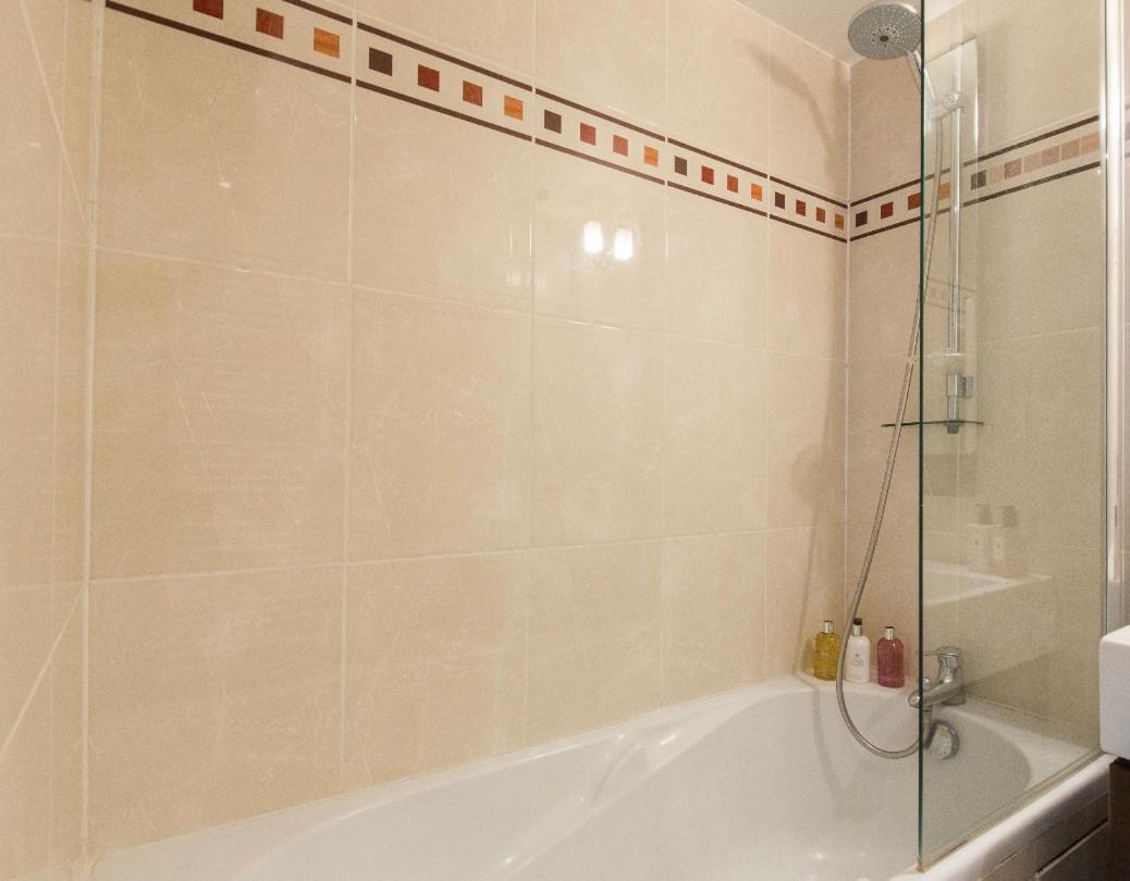 Luxury 3 Piece Garden Apartment In Cannes Marina 망들리유 라 나플 외부 사진