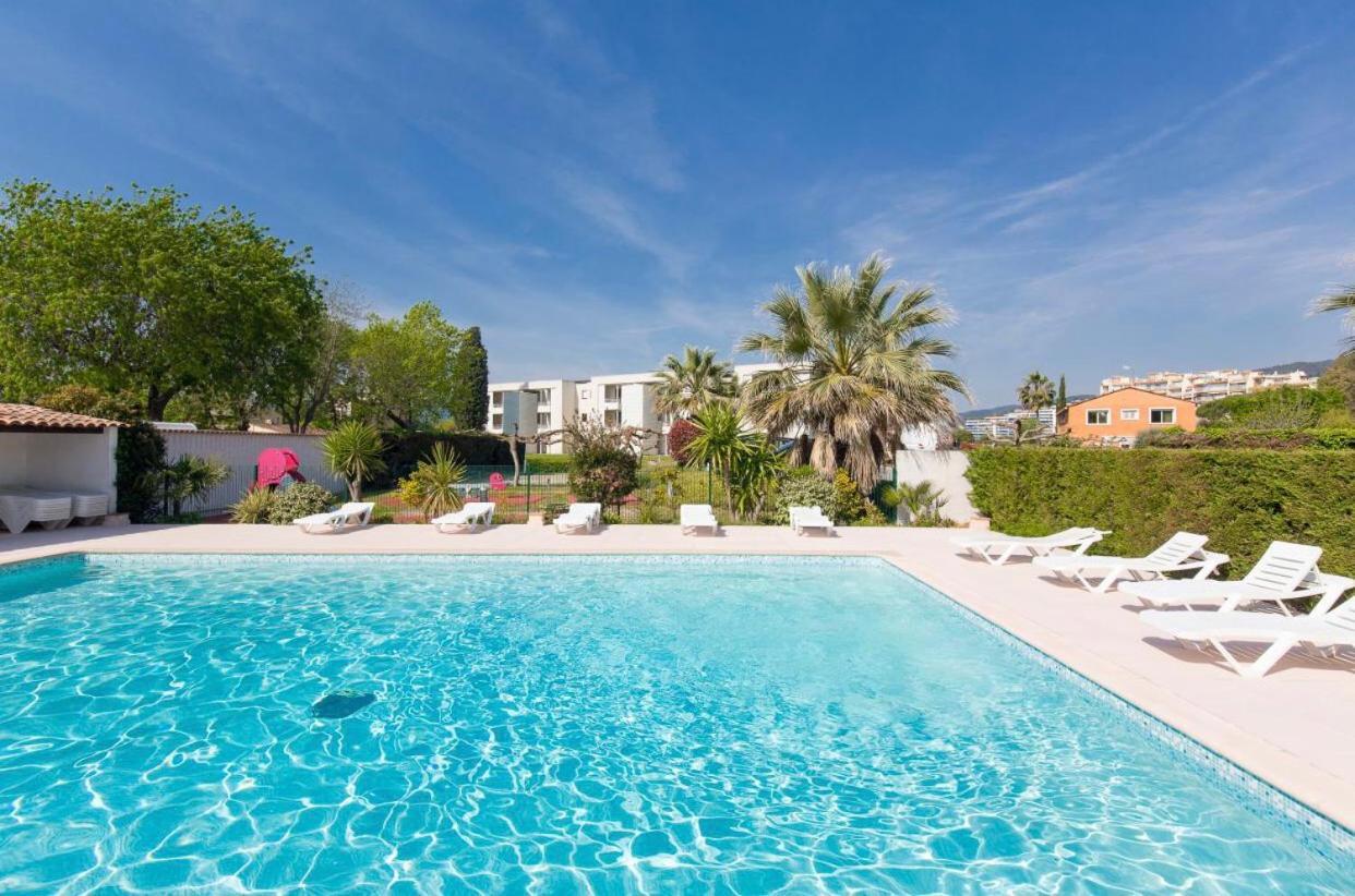 Luxury 3 Piece Garden Apartment In Cannes Marina 망들리유 라 나플 외부 사진