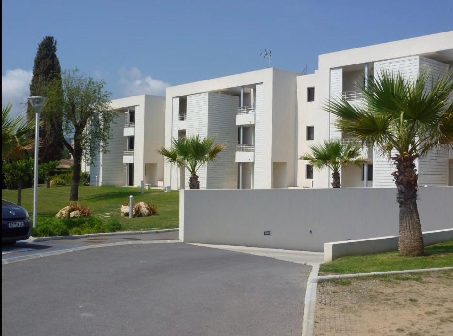 Luxury 3 Piece Garden Apartment In Cannes Marina 망들리유 라 나플 외부 사진
