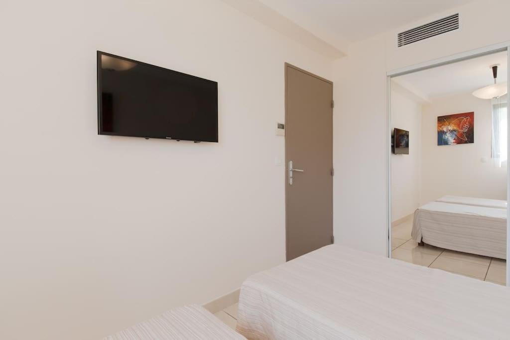 Luxury 3 Piece Garden Apartment In Cannes Marina 망들리유 라 나플 외부 사진