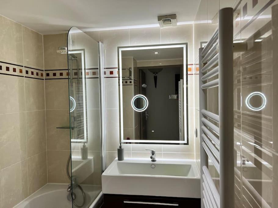 Luxury 3 Piece Garden Apartment In Cannes Marina 망들리유 라 나플 외부 사진