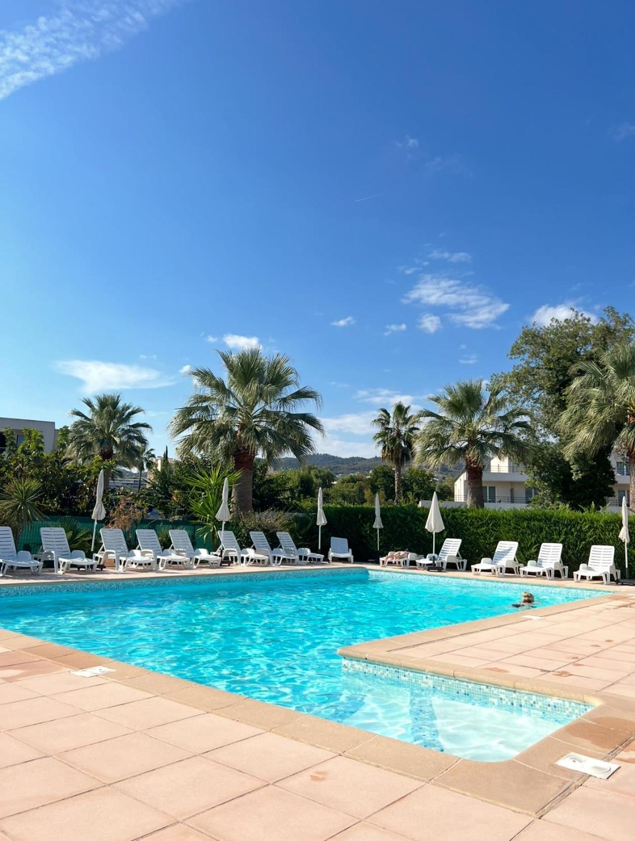 Luxury 3 Piece Garden Apartment In Cannes Marina 망들리유 라 나플 외부 사진